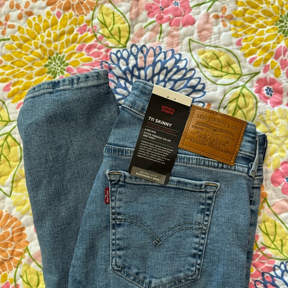 NWT Levi’s 712 skinny jeans size 28 x32 - Picture 3 of 3